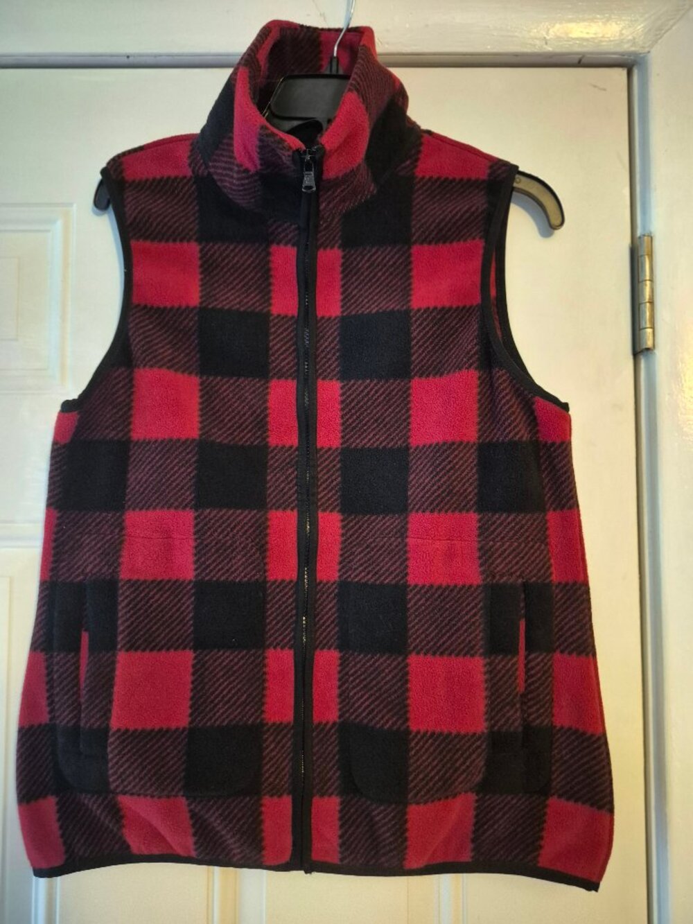 Vintage Plaid Fleece Vest. CHAPS. Size Medium. Red/Black